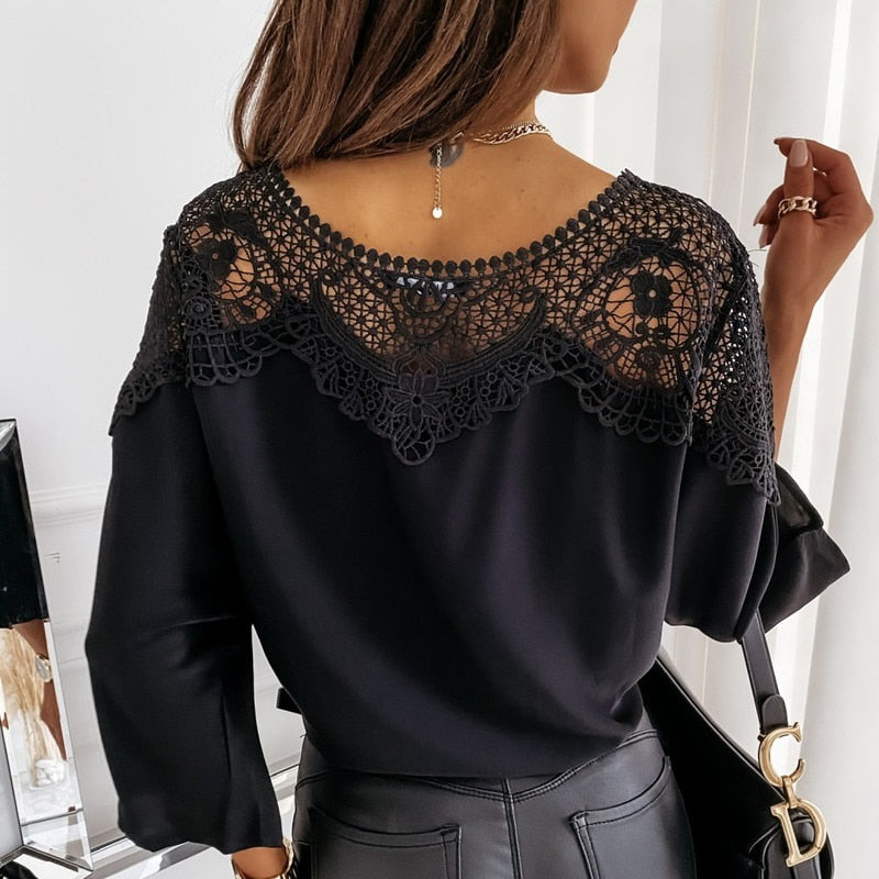 Blusa Feminina Elegante com Detalhes em Renda