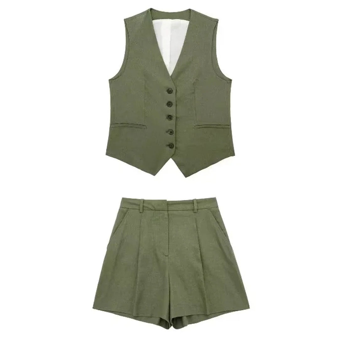 Moderna Maevy - Conjunto Feminino Alfaiataria Short e Colete Verde Militar em Linho